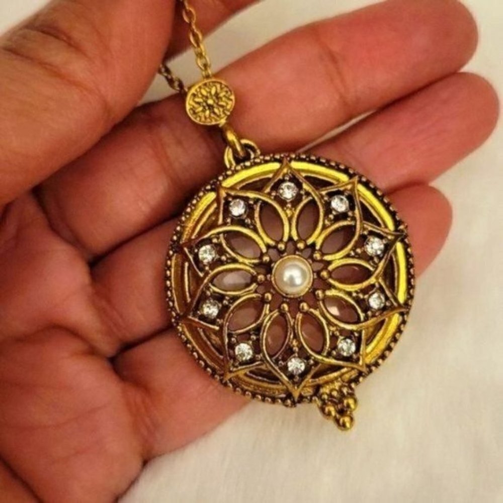 Rhinestone Necklece with magnifying glass pendant Jewelry Loupe